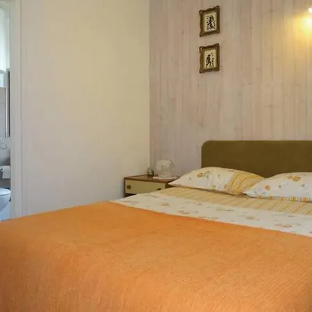 House Anton With Free Parking شقة