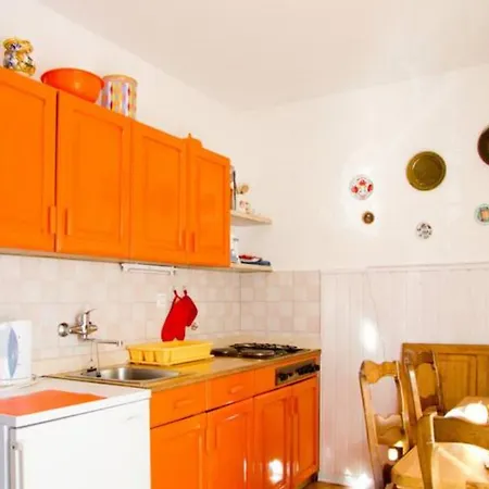 House Anton With Free Parking شقة *