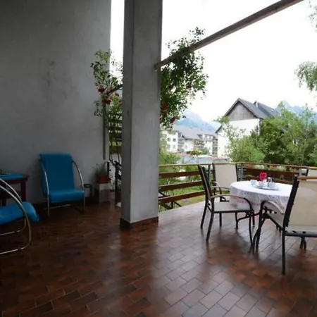 House Anton With Free Parking Appartement