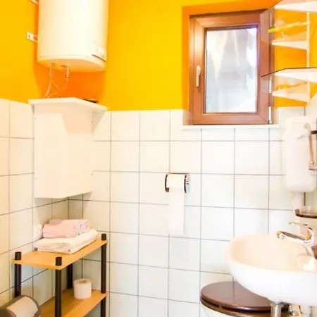 House Anton With Free Parking *