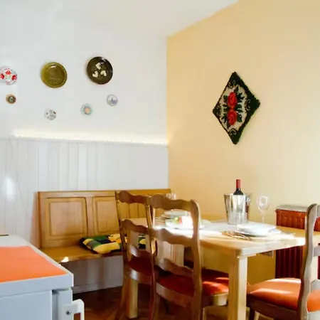 House Anton With Free Parking شقة *