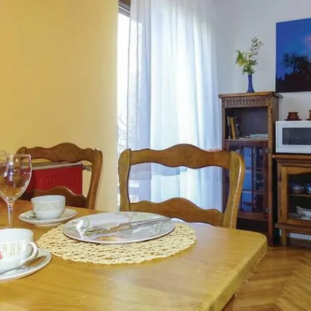 House Anton With Free Parking