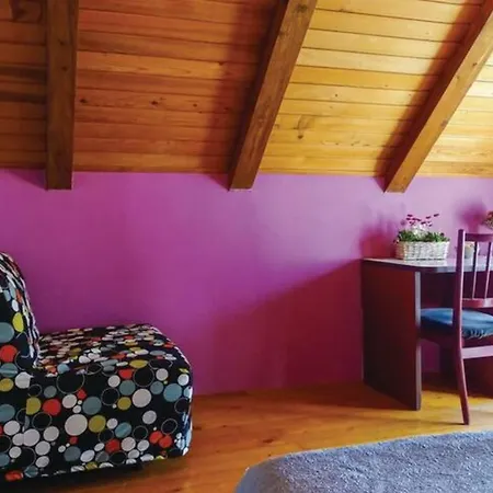 House Anton With Free Parking شقة